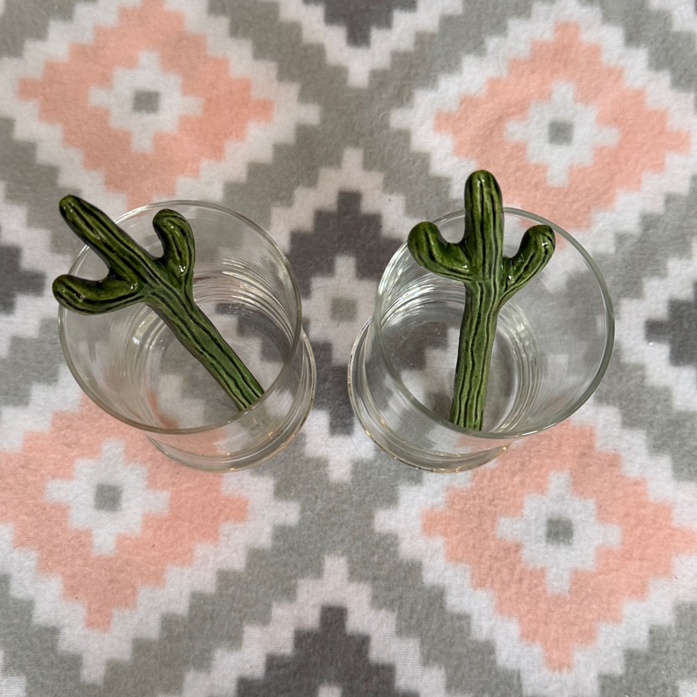 2 Glass Tumblers with ceramic cactus drink stirrers - Picture 4 of 7